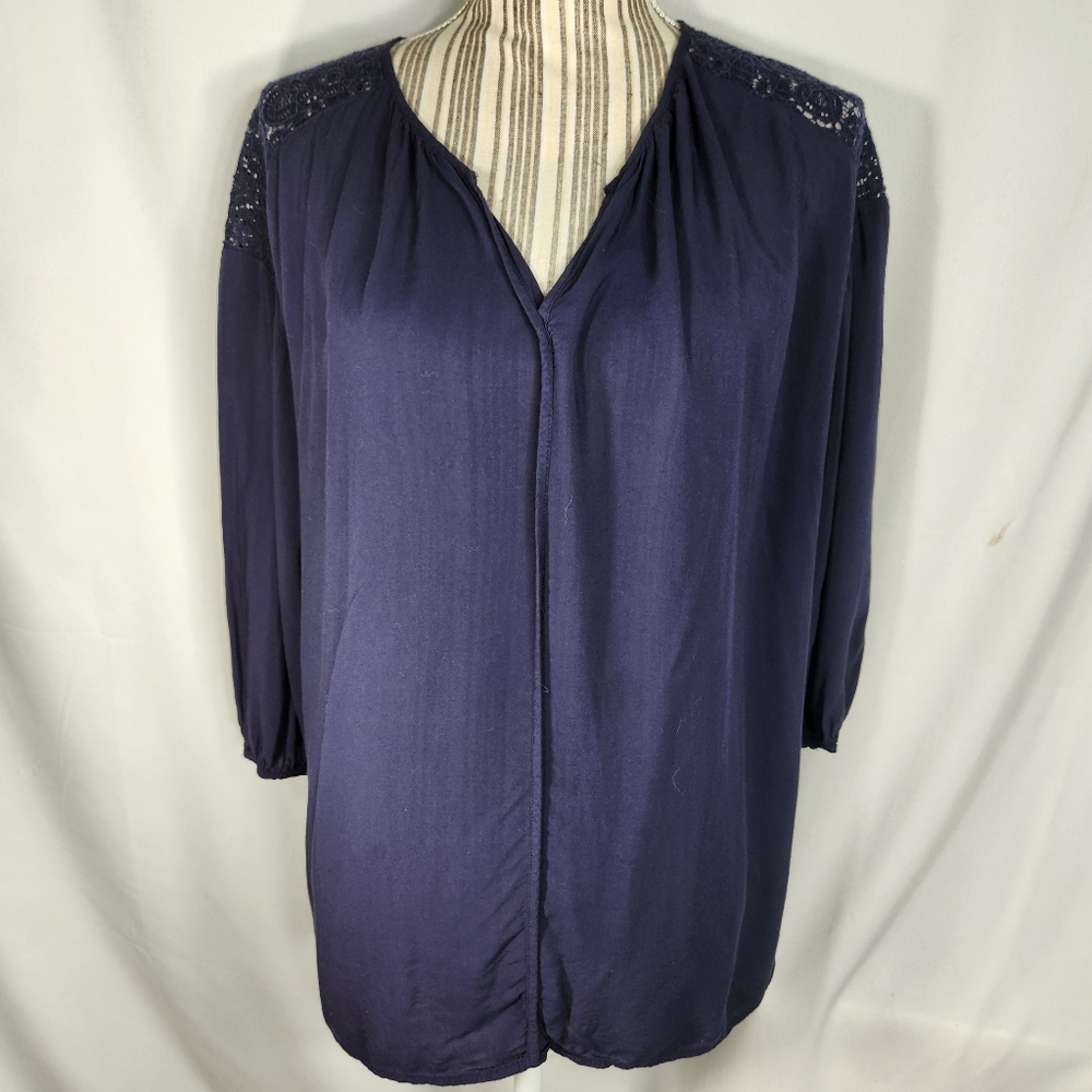Stylus Navy Notched V Neck Lace Shoulders & Back Hem 3/4 Sleeve BOHO Top Large